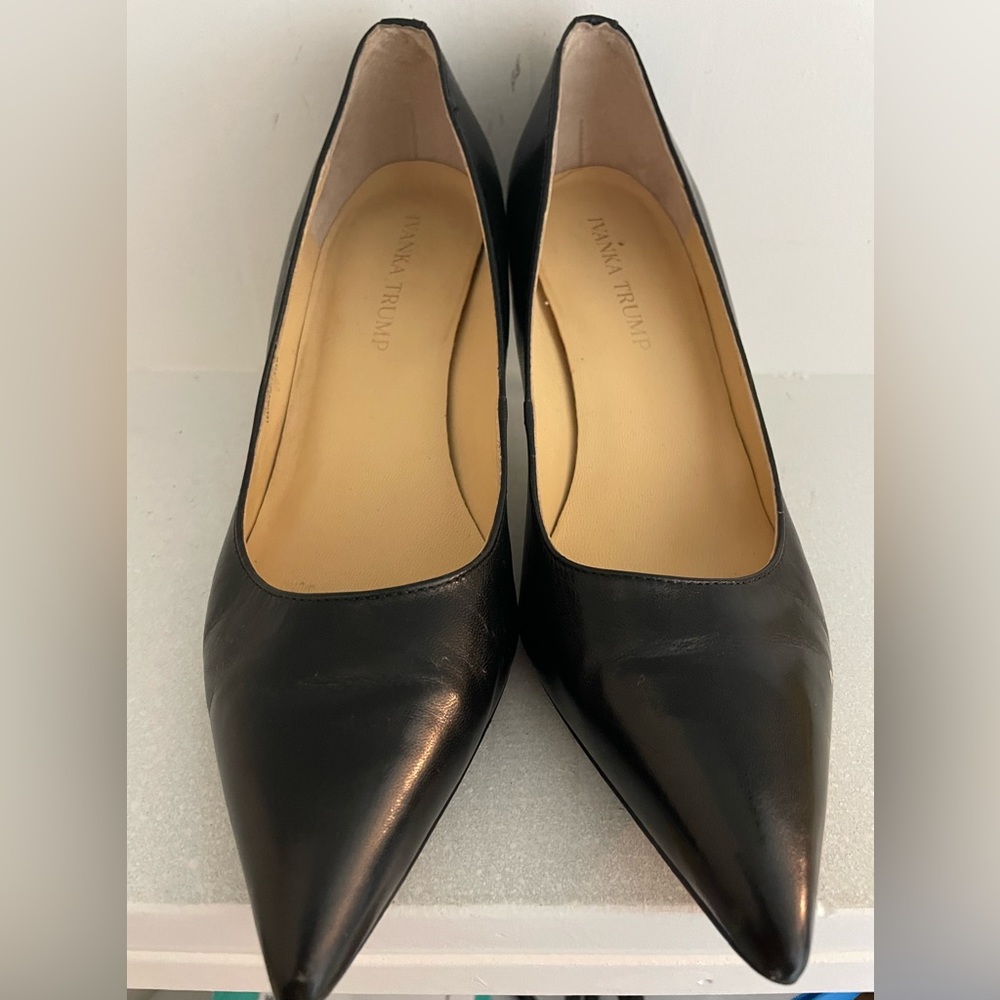Ivanka Trump Black Low to Mid High Pointed Toe Pump Size 7.5 W